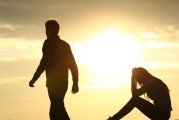 如何用技巧挽回男友（男友提出分手？别急，这些技巧可以帮你挽回他！）