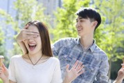 如何挽回因小事而分手的情侣关系（15个实用技巧让你重获爱情，情感不再被小事打败）