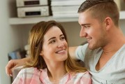 主题：老公不在乎我和别的女人聊天，要不要离婚？