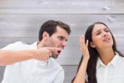 揭秘妈宝男的十大特征，教你如何避免！（十种表现让你看到妈宝男真面目！）