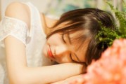 女友和别人聊天暧昧不改怎么办？（教你如何处理女友和别人的暧昧聊天）