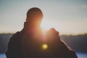 分手后的挽留是否适宜？（考虑对方感受，避免造成困扰）