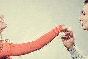 男友出轨的根本原因（如何让男女之间的沟通更加深入有效？）