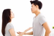 如何挽回女友并重燃爱情（以女友坚决分手为契机，用这些技巧挽回她的心（）