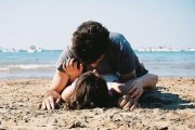 挽回异地恋女友的坚决分手态度（从心理、行动两方面入手，恢复感情的纽带）