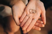 婚姻中出轨，挽救还是放手？（夫妻共同反思，重新找回幸福生活）