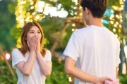 分手后如何挽回女友，15个绝招告诉你（追回女友，成功在于细节）