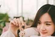 女友独立而粘人，如何维护健康的恋爱关系？（探究独立与粘人的矛盾之道，让爱情更甜蜜）