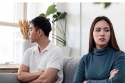 如何挽回因家庭条件不好而分手的女友（抓住关键，扭转状况）